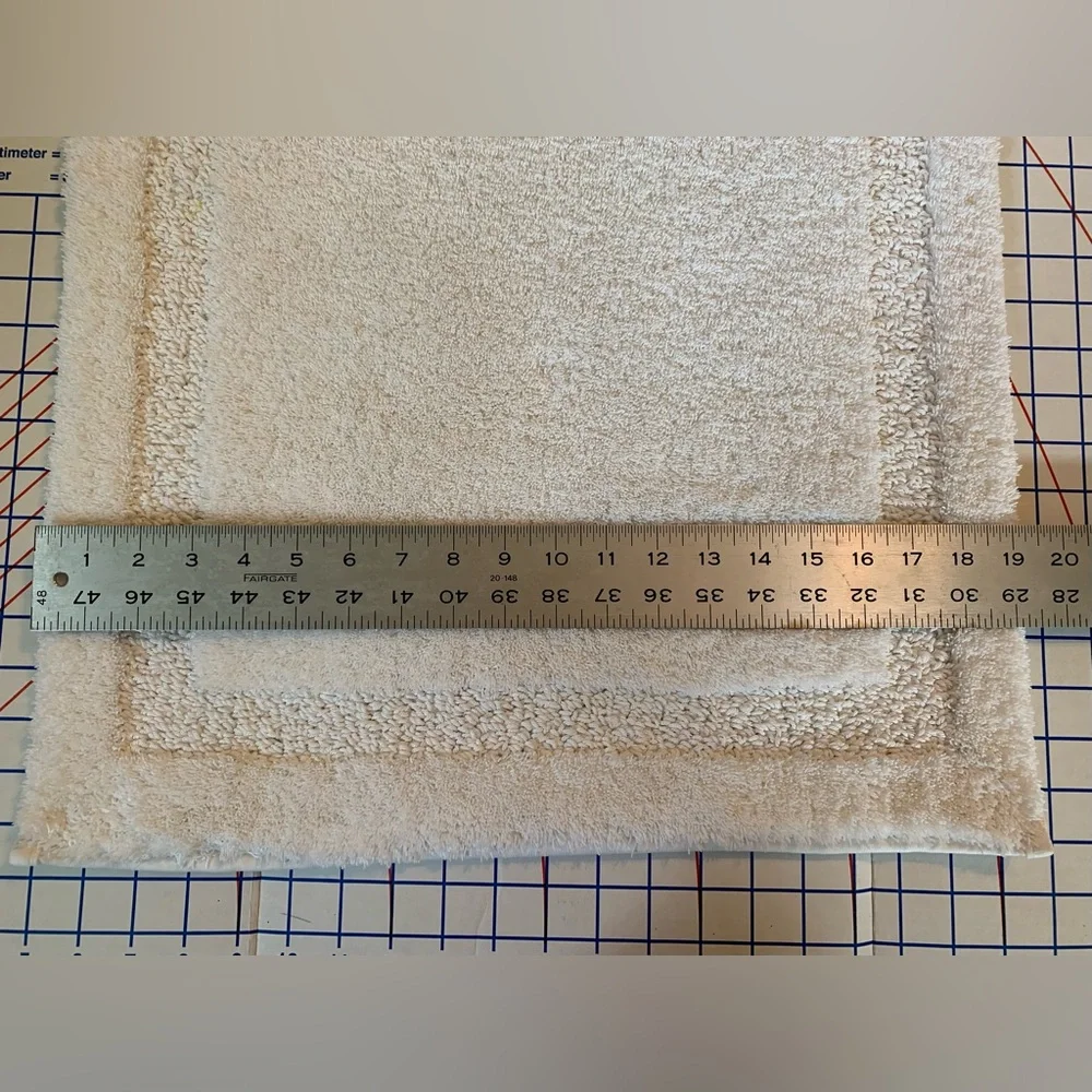 Luxurious White Bath Mat Set